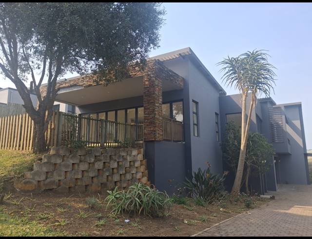 4 BEDROOM HOUSE FOR SALE IN PALM LAKES ESTATE